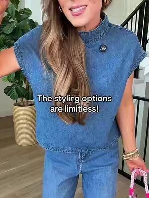 So unique and special! True to size, wearing a small. 🙌 #canadiantuxedo #denimondenim #chambray #matchingset 