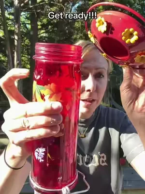 This hummingbird feeder is made of hand blown glass 🥰