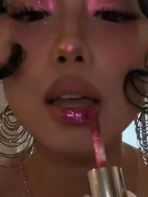 Isn’t this the cutest pink shimmer lipgloss✨💕#shimmerlipgloss #glitterlipgloss #ourbella #berrylips #glitterislife 