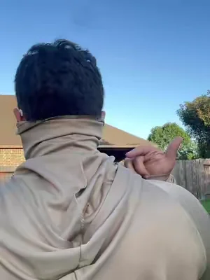 Sun protection hoodie with face cover designed for outdoor workers. Helps reduce long-term sun exposure while blocking dust and pollen. Lightweight and breathable for construction, roofing, and landscaping jobs. Stay protected during long shifts in extreme heat. #sunprotection #constructionlife #roofinglife #trabajadores #worksmart