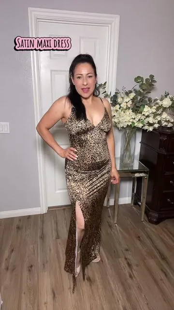Vestido elegante de Popilush, es un maxi dress formal , de buena calidad, con un diseño en V enfrente , de Satin con stretch, con faja incluida.  @Popilush LLC                                  #satinmaxidress    #elegantdress     #shapeweardress   #popilush  #dealsforyouday 