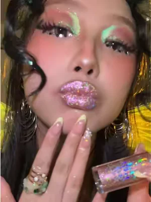 This is what I meant when I said I want a glitter lipgloss✨the shade is#Stellar 💕#glitterlipgloss #frostylips #shimmerlipgloss #pinkglitter 