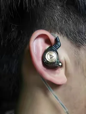 Why gaming earbuds are superior🤯 #rainbowsixsiege #r6 #fypシ #foryou #siege