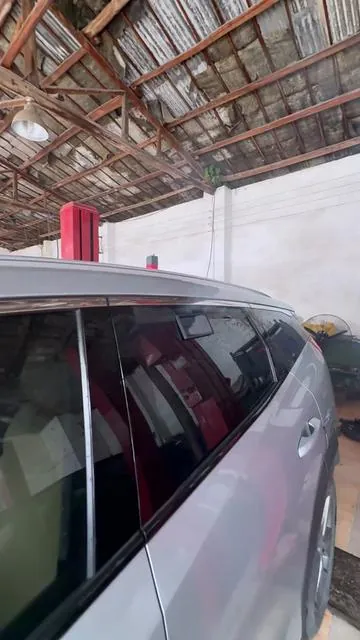 Beat the heat before you even open the door! 🚗☀️ This solar-powered window fan mounts easily on your backseat or front window and uses FREE solar energy to exhaust hot air while you’re away. With 3 ducts and 2 motors spinning at 4500 RPM , it actively pulls out stale air and odors. Keeps your car cooler, fresher, and less “oven-like” when you return. Available in sleek white. #SolarCarFan #CarCooling #ParkedCarHack #VentilationFan #summerdriving 