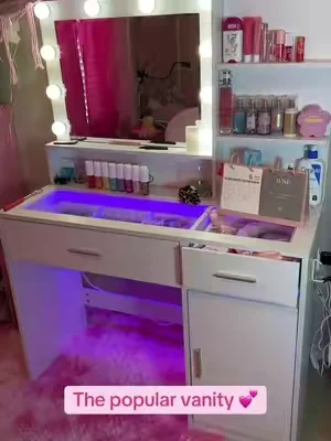 The back to school vanity 💕 @CollaredEagle #vanity #vanitymirror #collaredeagle #vanitymirrorwithlights #girlroom 
