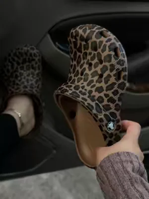 For reference I’m a size 7 in Women|  & these are size j5. @Crocs    #crocs #leopardcrocs 
