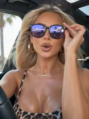 Purple lens slayyy #sunglasses #accessories #purplevibes #eyewearfashion #tiktokmademebuyit 