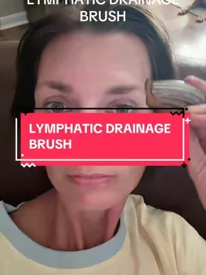 I don’t expect this lymphatic contour brush to feel so amazing. A plus if it actually reshapes my jawline. You can do it while watching tv. #contour #drybrushing #lymphaticdrainage #sculpt #dealsforyoudays 