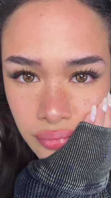 @Cofier Lashes no clumpy messy glue? Immediately yes. Packaging is just as gorgeous as the lashes too😩🫶🏽✨ #cofierlashes #nogluelashes #dealsforyoudays #summerwins #lashinspo💖 