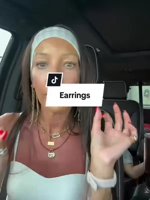 Stunning dangle earrings 