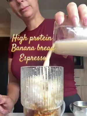Este es mi café preferido de todos los días !!! Con 25 gr de proteína, 10 gr de colágeno #CoffeeTok #highproteincoffee #espresso #dealsforyoudays @ShopFlavCity #bananabreadrecipe 