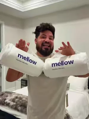 Se acaban los problemas cervicales, y la lucha por quien se queda con la almohada de nubes!!!  #SummerVibes #mellow #cervicalpillow #pillow @Mellow Sleep 