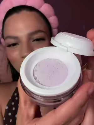 El verdadero efecto anti-pliegues.  @tarte cosmetics✨ ##dealsforyoudays##tartecosmetics##creaselesssettingpowder##kiikiimarie##tiktokshopcreatorpicks