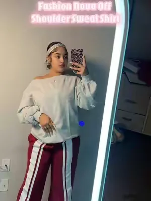 I <3 Fashion Nova  #dealsforyoudays #fashionnova #offtheshoulder #sweatshirt #viral 