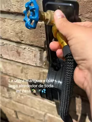 🌿💦 Honestamente no pensé que una manguera tan pequeña fuera a hacer tanta diferencia. 😳 Cuando le entra el agua se expande muchísimo, llega a todos lados y cuando terminas de usarla vuelve a hacerse compacta. No pesa, no se enreda y además trae varios modos de rociado para cualquier tarea del jardín. 🙌✨ Perfecta para regar plantas, lavar el carro, limpiar el patio y hacer mucho más fácil el trabajo afuera de casa. 🌱🚿 ✨ expandable garden hose ✨ lightweight garden hose ✨ flexible water hose ✨ garden hose for yard ✨ watering plants ✨ backyard essentials ✨ gardening tools ✨ patio essentials ✨ lawn care ✨ outdoor home essentials ✨ summer essentials ✨ yard maintenance ✨ home improvement finds ✨ garden watering hose 🏡 De esas compras que hacen mucho más fácil el trabajo en el jardín. 🌿💚 #dealsforyoudays #gardenhose #backyardessentials #gardentools #tiktokshopcreatorpicks