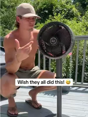 an absolute life saver during this heat! #sharkflexbreeze #flexbreezefan #sharkfan #outdoorfan #cordlessfan 