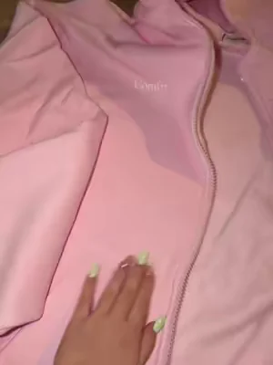 I finally was able to get the powder pink Comfrt cloud zip up hoodie!!!! @Comfrt #comfrt #zipuphoodie #comfrthoodie #oversizedhoodie #dealsforyoudays 