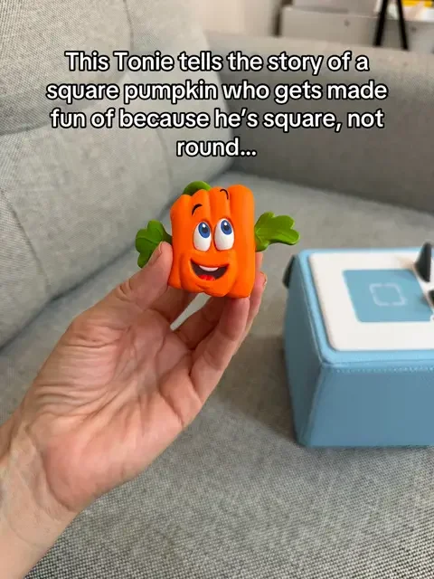 … it tells the story of Spookley the Square pumpkin. 🎃 we loves this tonies character for our toniebox 🥰
