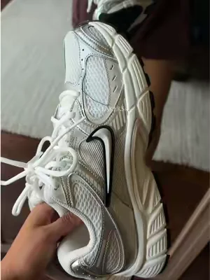 I love a good dad sneakers outfit hehe. Why do dad sneakers always make my outfits look CUTER! So in love with the neutral colors on these!  Dad Sneakers. Nike V5 RnR. Nike Shoes. #nike #nikev5rnr #dadsneakers #sneakers #whiteshoes 