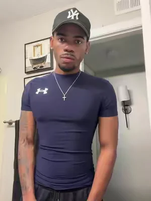 #compressionshirt #underarmour #trending 