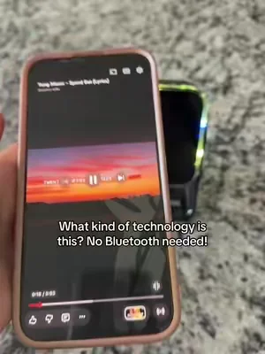 Nomore worrying about who’s connecting to the speaker because you just have to set your phone down!  #speaker #phonespeaker #loudspeaker #DFYD #tiktokshopmademebuyit 