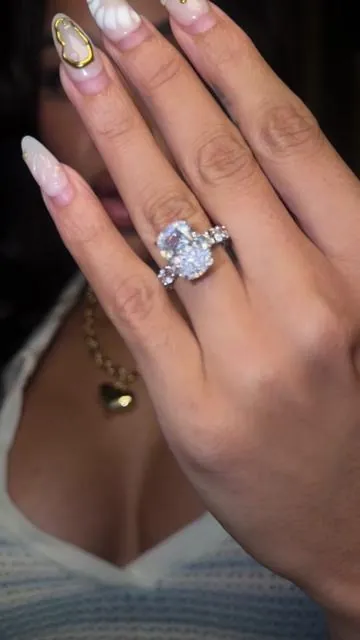 The shine is insane ✨ to my future husband if you’re watching this, I need a 9 carat ring just like this one 😂  @effinny_store #diamondring #9ct #cushioncut 