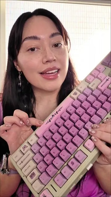 What inspired the color palette for the Fae Blade F99 Pro? 🧚‍♀️📚✨️💞🌹 It's no secret I designed this keyboard to honor my love of reading, fantasy, romantasy, whimsy, and a fairy garden aesthetic - but the color palette? That was inspired by a wallpaper I loved! It's actually an accent piece next to my bookshelf that you can see in some of my book videos 👀🥰. It's very floral cottage grandma vibe and thus this muted sage green, soft lilac, and petal pink color combo came to be!  Fae Blade F99 Pro Aula x jesnerdingout Mechanical Keyboard Hot Swappable Wireless/Wired Leobog Rose Silent Tactile or Flower Field Linear Switches  ♡ @Aula  #keyboards #booktok #romantasy #romantasybooks #fairycore 