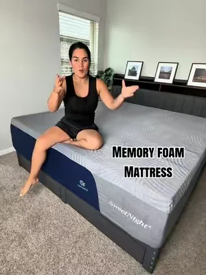En este colchón vas a descansar como un rey! Con sistema de aislamiento para no sentir si la otra persona se mueve mucho y también mantiene frío! #summerwins #dealsforyoudays #mattress #bedroom #memoryfoam 