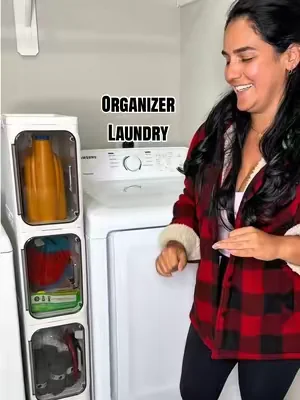 Aprovecha cada rincón de tu lavandería con este organizador. Cuenta con 4 compartimientos para separar detergentes, suavizantes y más. Gracias a sus ruedas, podrás deslizarlo fácilmente para cuando necesites acceder o limpiar detrás de él. #summerwins #dealsforyoudays #storage #laundry #organizer 