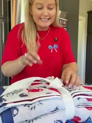 100% cotton & so soft! ⭐️🍓🇺🇸 #beachtowels #towel #americana #oversizedtowel #qvc 