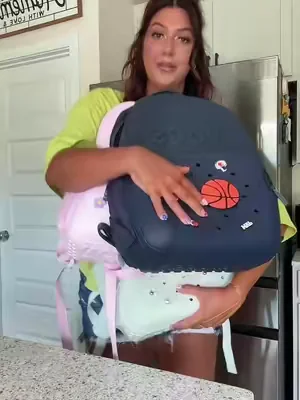 #crocs #backpack #backtoschool #crocsbackpack 