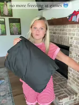 wait how is this actually the most cozy blanket but still waterproof AND a hood?! #blanket #sportsmom #footballmom #baseballmom 