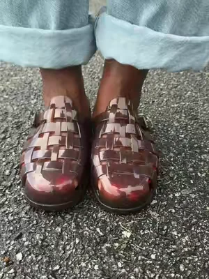 Classic jelly weave with modern nostalgia. #dealsforyoudays #fashionover50 #jellybean 