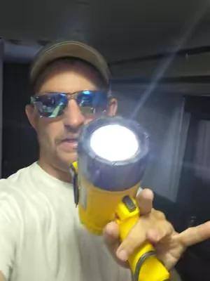 Vevor spotlight! rechargeable led spotlight with built in stand thingy 