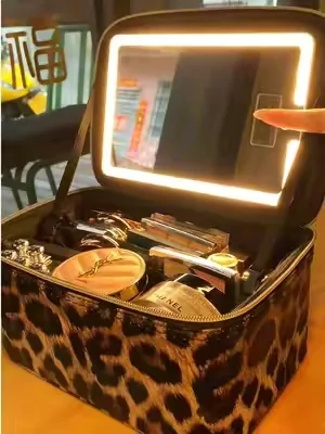 #whatsinmybag #makeupbag #travelbag #girlythings #makeupmirror 