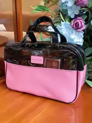 My new everyday bag💋#makeupbag #whatsinmybag #travelbag #toiletrybag #pink 