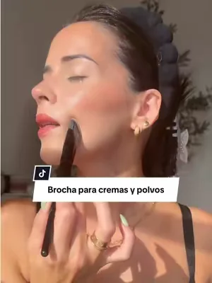 Que acabado tan perfecto deja en el maquillaje #tiktokshopcreatorpicks #DealsForYouDays #premiumbeautypicks #dfyd #SummerVibes @BK Beauty Brushes 