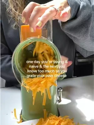 bagged shredded cheese isn’t just cheese… it’s coated in wood pulp (cellulose) so it doesn’t clump, which is also why it never melts smooth 🧀 grating your own = more actual cheese, way better melt, and it takes like 30 seconds. this handle one is so easy my kids can do it! #momhack #kitchentools #cheesegrater #foodhacks 
