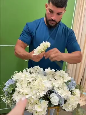 VEVOR Flores Artificiales, 205 piezas de Hortensia Falsa de Seda Blanca de Aspecto Real a Granel, Ducha Nupcial de Imitación Blanca con Tallos para Ramos de Boda de Bricolaje, Arreglos de Centros de Mesa para el Hogar, Decoraciones de Mesas de Fiesta. #floraldesign #floralarrangements #SummerWins #DealsForYouDays #tiktokshopcreatorpicks