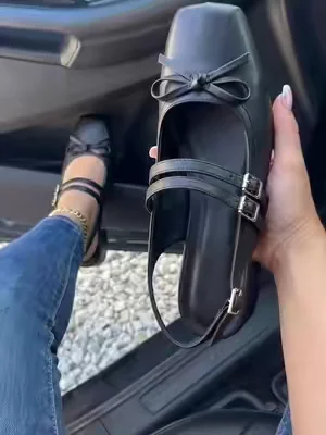 The product is in the cart, my dear friends. #womenshoes 