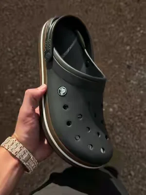 Now these are a must😎😎 @Crocs #dealsforyoudays #tiktokshopcreatorpicks #summerwins #crocs 