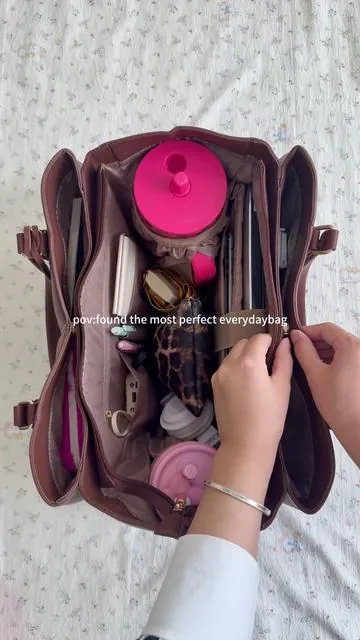 Price drop alert! This tote stands up, holds your 40oz, and wipes clean. Luxury look for less – don't blink. 🏃‍♀️#backtoschool#tiktokshopbacktoschool #summerwins #tiktokshopdealsforyoudays #dealsforyoudays #