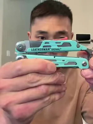The 19 in 1 Leatherman Signal knife @Leatherman Tools #leatherman #survivalknife 