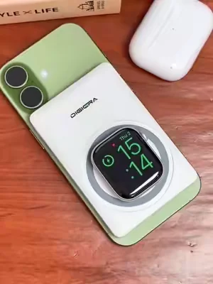 This dual-sided wireless power bank can charge two devices simultaneously: fast and wireless. The summer sale is here! Don't miss out! #iphone17promax #powerbank #dualwirelesscharger #summersale #fastcharging 