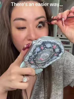 No glue , no skill, no problem. Try preglued self adhesive lashes #cofier #nogluelashes #pregluedlashes #lashclusters #gluefreeeyelashes 
