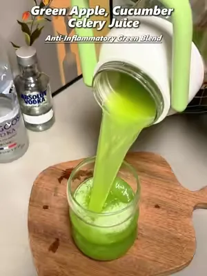 🍏🥒If you’re still buying store juice, you might want to see this. #summerwins #DealsForYouDays #portableblender #juicerecipe #zhenmi