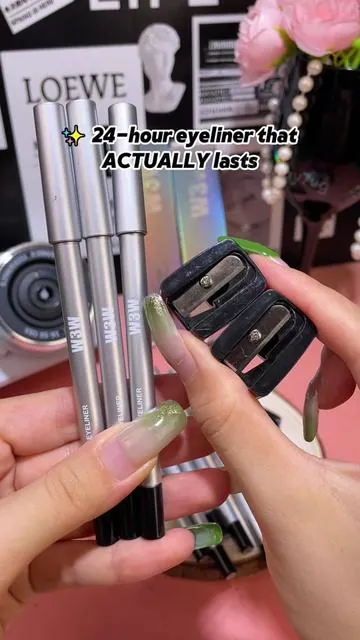Even sensitive eyes don’t have to give up eyeliner—this will become your everyday essential.#GelEyeliner #WaterproofEyeliner #SmudgeProof #EyeMakeup #SensitiveEyes 