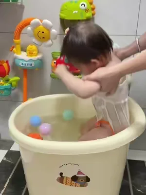 1 really want to recommend this bathing toy to you. There are children at home. Children don't like to take a bath. They cry when they take a bath. Be sure to look at this children's bathing toy, so that the baby likes to take a bath. It doesn't cry or make a fuss when taking a bath. And it's super safe. You don't need to plug it in or charge. The most important thing is that the price is really great and cost-effective now! T#funs #familytime #tiktokshop #toy#SummerVibes