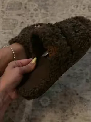 I never realized how much I needed a good pair of slippers until I found these EverFoams. ☁️🤍 These slip-on slippers are so soft, lightweight, and comfortable that they've become part of my daily routine. I keep them by the door and put them on the second I get home. If you're looking for cozy slippers for around the house, room slippers for your dorm, travel slippers to toss in your suitcase, or even camping slippers that are easy to pack, these are such a great option. The fit is roomy enough to be comfortable for wide feet, and they're the kind of comfy slippers for women you'll find yourself wearing every single day. #slippers #slippersforwomen #houseslippersforwomen #everfoams #cozyslippers 