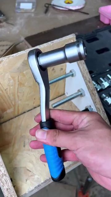 La mayoría de la gente nunca ha visto esta incrible herramienta para desmontar y montar pernos largos.#TikTokShopSpringGlowup #tools##socketset#tooltok. #diy
